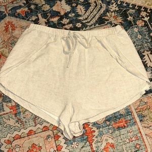 Cute tan dress shorts size medium